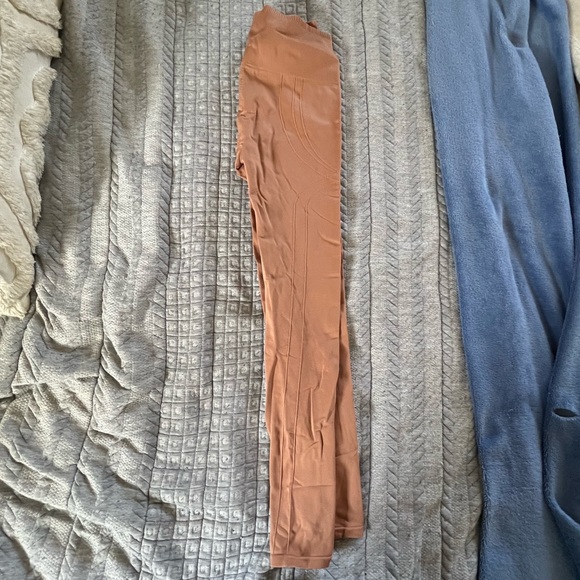 Fabletics Dusty Pink Knit Leggings - Picture 4 of 4